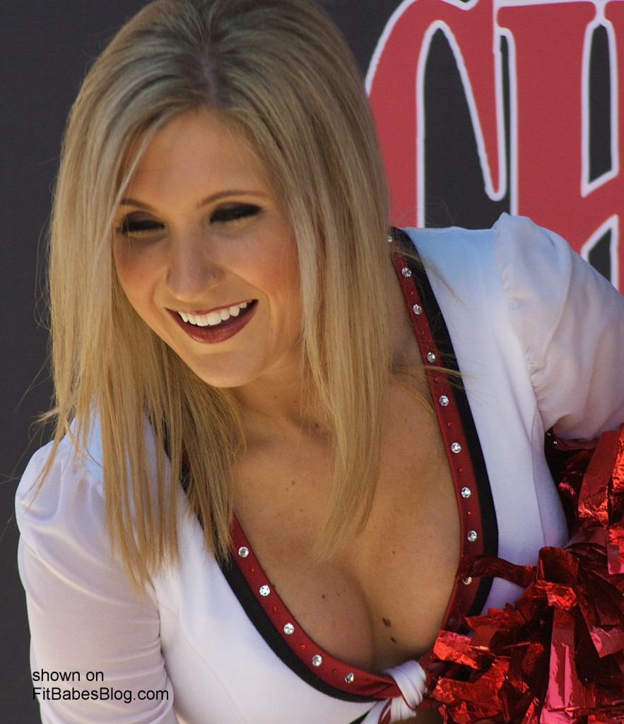 Arizona Cardinals Cheerleader pic